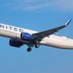 United Airlines flight returns to Chicago after hitting coyote