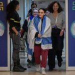 How did the Israel Police prepare for the return of three female hostages?