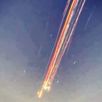 SpaceX Starship Explodes During Test Flight – Glowing Debris Streaks Across Atmosphere in ‘Entertaining’ Lightshow – Super Heavy Booster Successfully Caught Back by ‘Chopsticks’