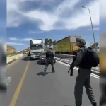 Weapons drawn | Watch: Police bomb material smuggling attempt mid-highway