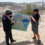 Israel resumes contruction of settlement project that would divide West Bank