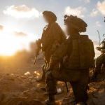 IDF: Suspects approached troops beyond the yellow line in Gaza and were shot; Palestinians report five killed