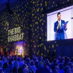 New York City sets Guinness record for largest-ever Shabbat dinner, with 2,800+ at the table