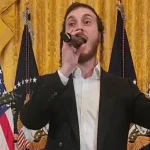 Hasidic singer studies Gemara at White House before performing for Trump