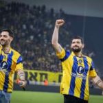 Freed hostages Gali, Ziv Berman return to Festigal stage after 738 days in captivity – N12