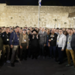 Over 1,000 American Christian leaders hold mass prayer for Jerusalem at Western Wall
