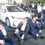Haredi extremists block major Highway 4 at 3 locations: ‘We will die rather than be drafted!’