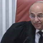 Watch: Haredi extremists riot outside Justice Sohlberg’s home, break windows
